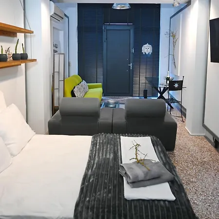 Two-floor Maisonette With Private Entrance *