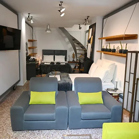 Two-floor Loft With Private Entrance Apartamento Patras