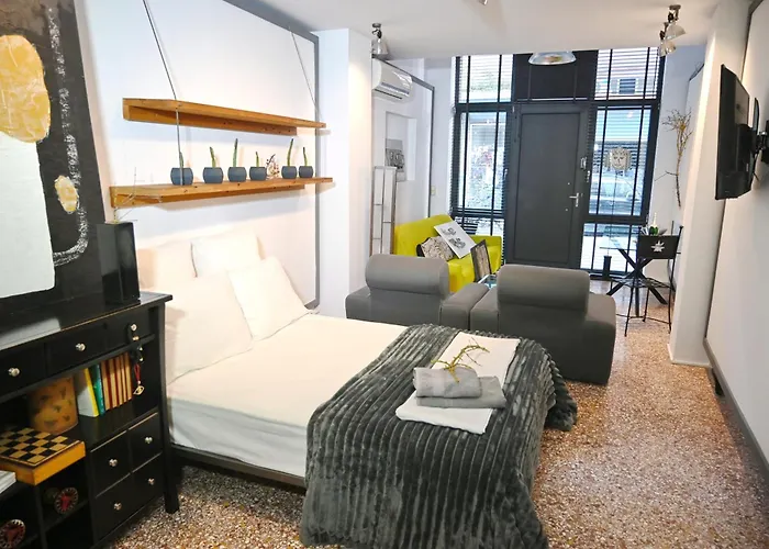 Two-floor Loft With Private Entrance Apartamento Patras