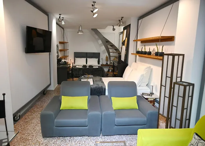 Two-floor Loft With Private Entrance Apartamento Patras